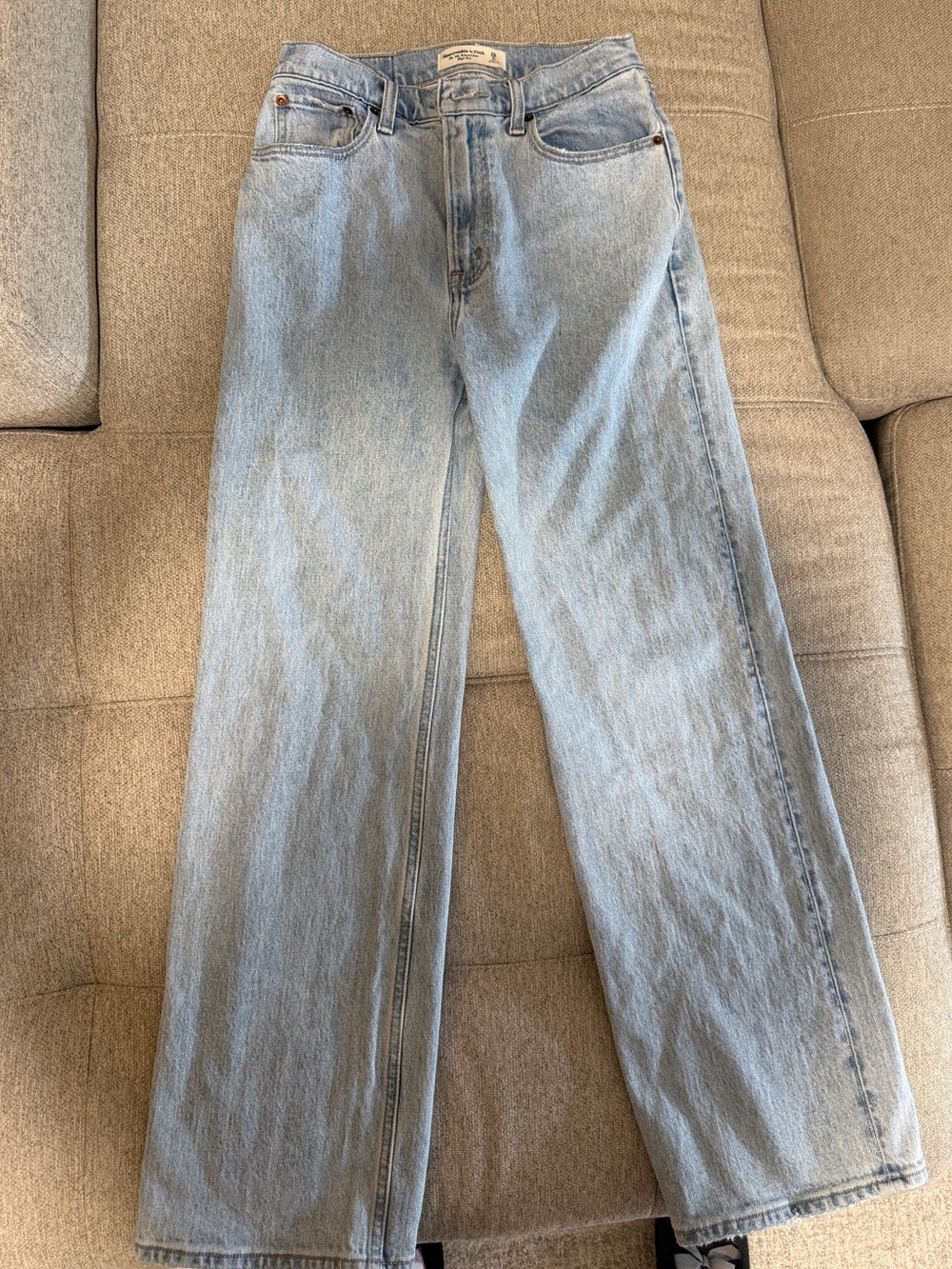 Abercrombie & Fitch Light Wash “the 90s relaxed Jean high rise”